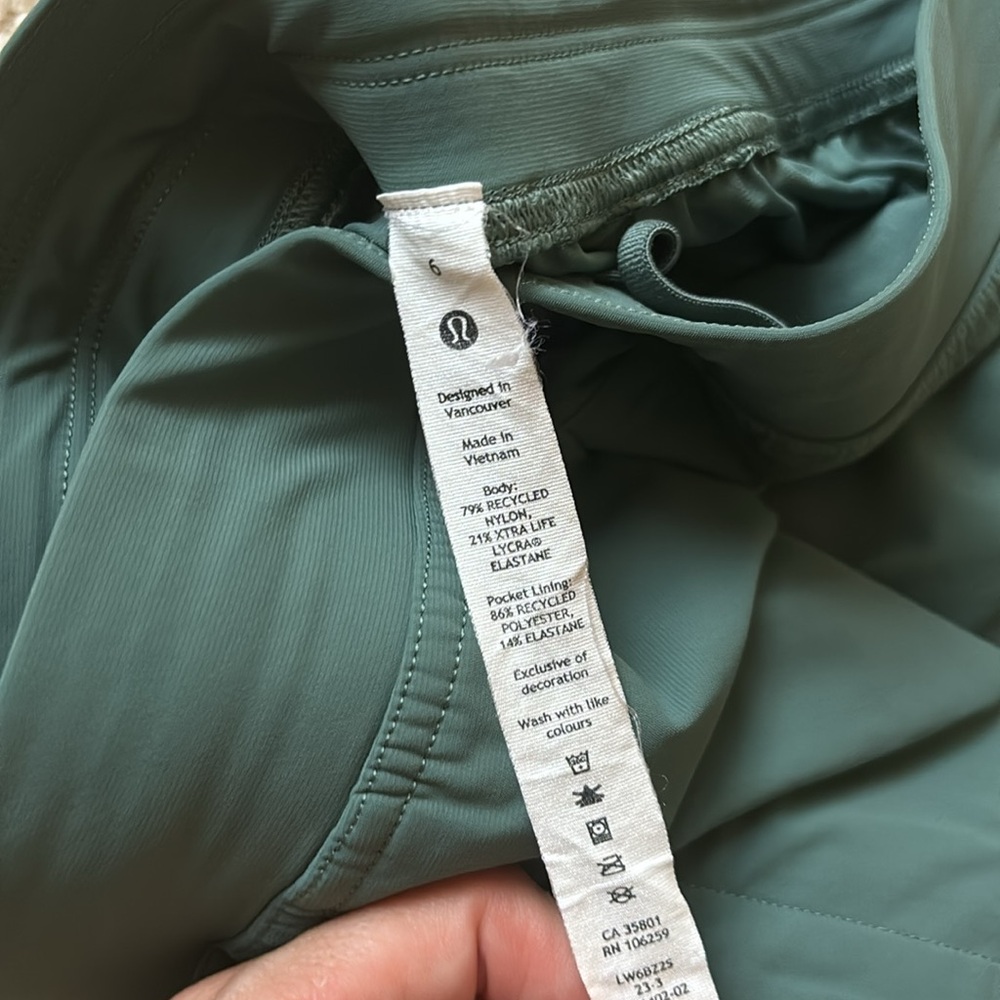 Lululemon cropped jogger - Picture 4 of 4